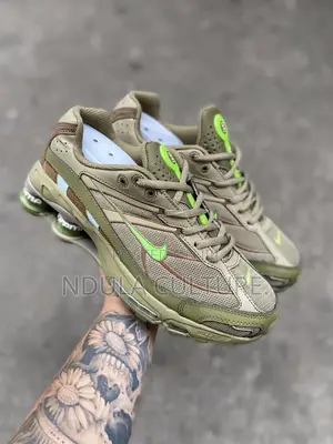 Trending Nike Shox R4