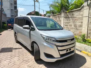 Toyota Noah 2.0 AWD (8 Seater) 2018 Silver
