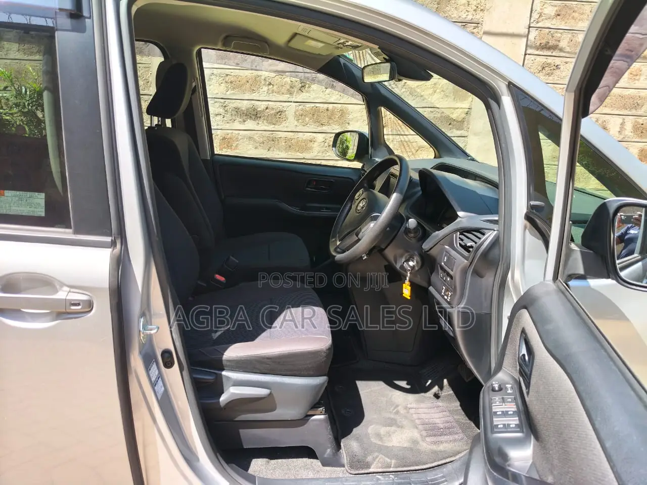 Toyota Noah 2.0 AWD (8 Seater) 2018 Silver