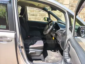 Toyota Noah 2.0 AWD (8 Seater) 2018 Silver