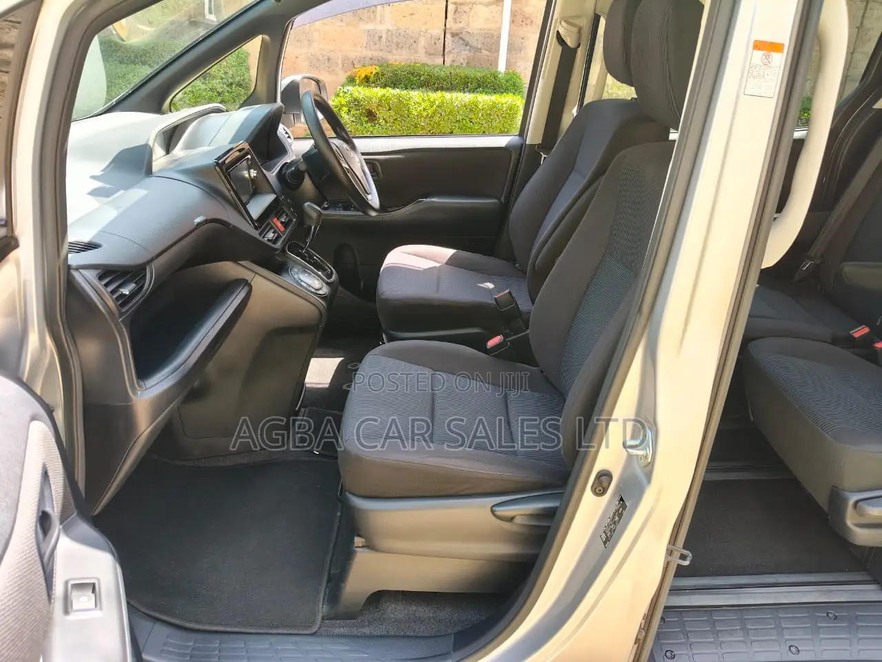 Toyota Noah 2.0 AWD (8 Seater) 2018 Silver