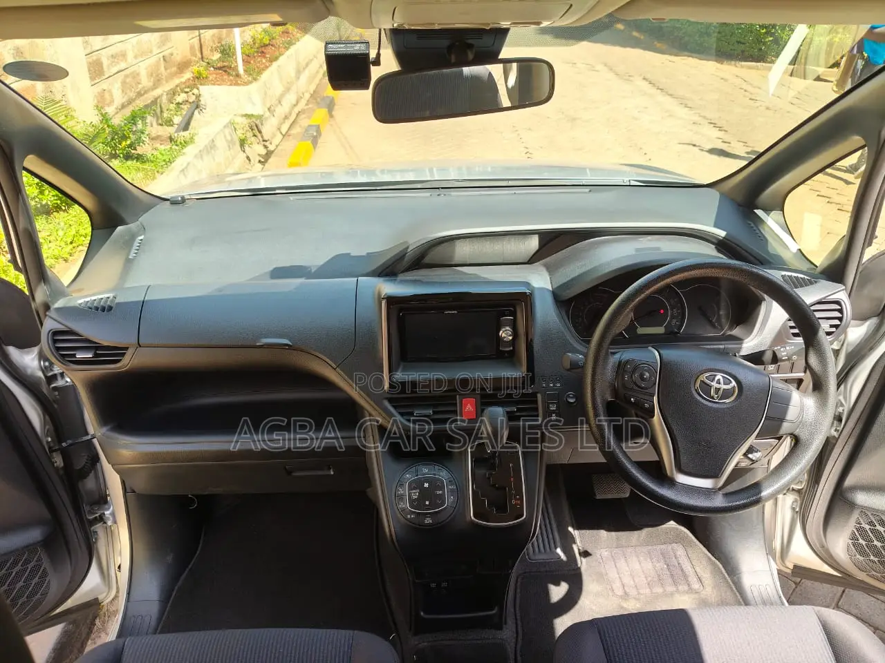 Toyota Noah 2.0 AWD (8 Seater) 2018 Silver
