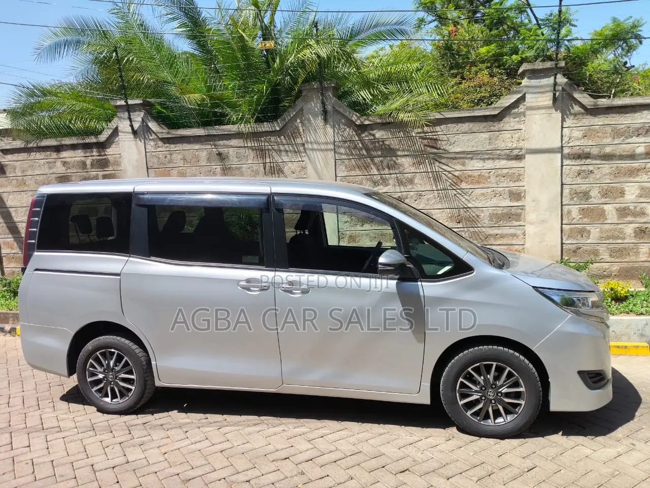 Toyota Noah 2.0 AWD (8 Seater) 2018 Silver
