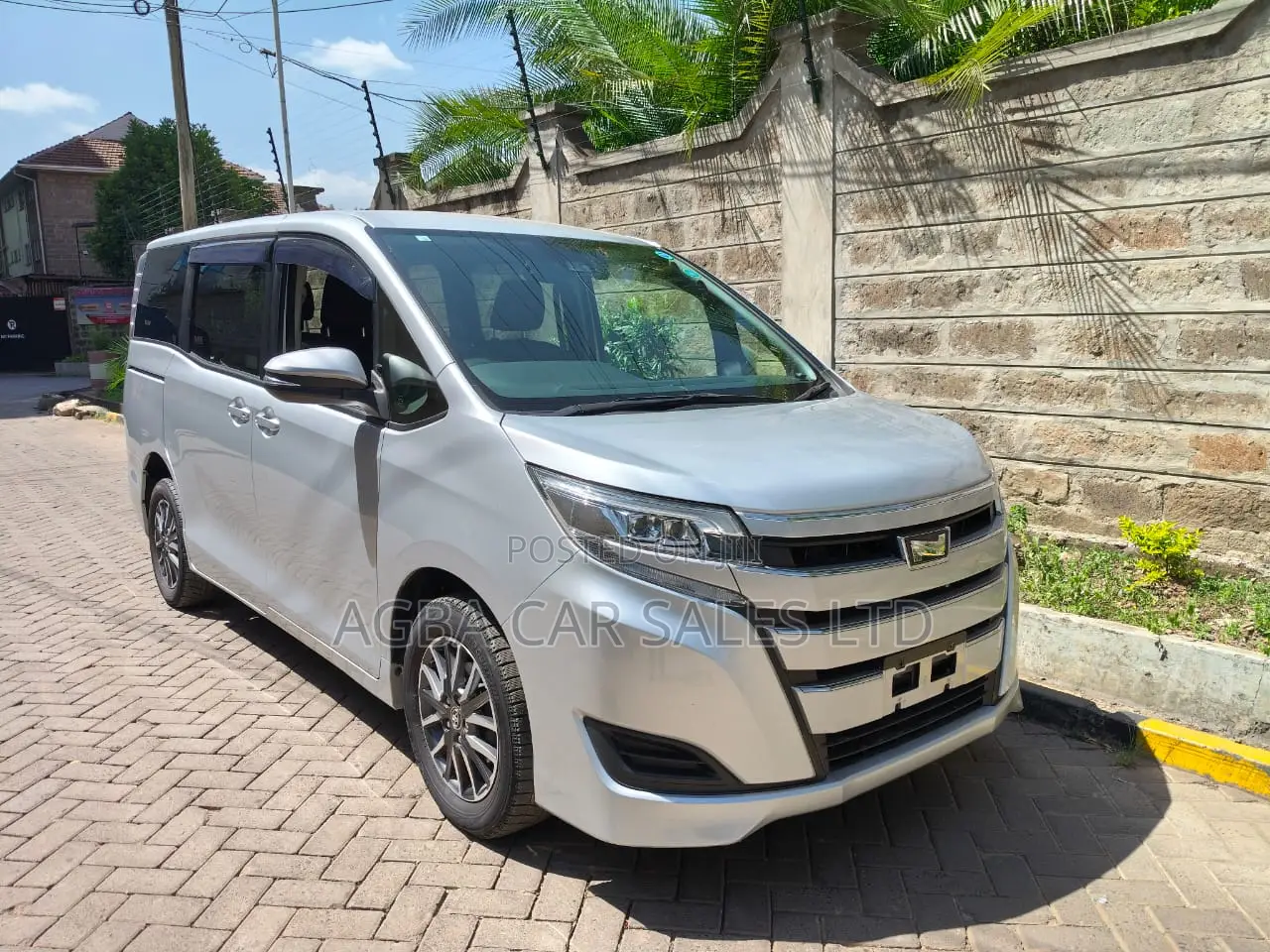 Toyota Noah 2.0 AWD (8 Seater) 2018 Silver
