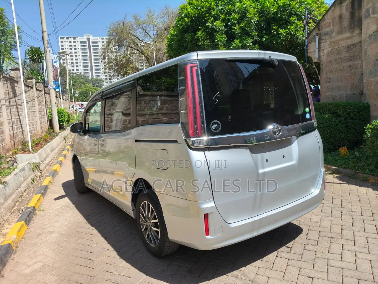 Toyota Noah 2.0 AWD (8 Seater) 2018 Silver