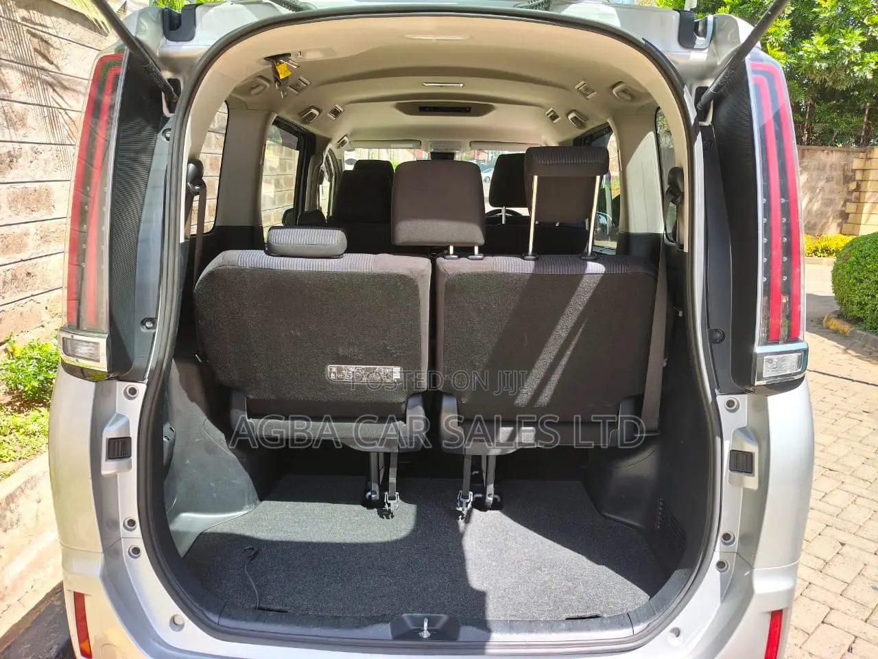 Toyota Noah 2.0 AWD (8 Seater) 2018 Silver