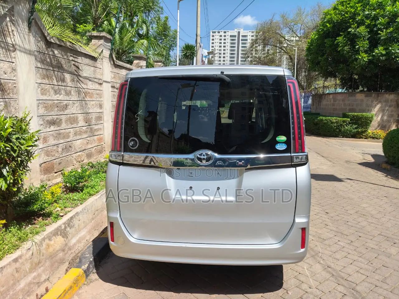 Toyota Noah 2.0 AWD (8 Seater) 2018 Silver
