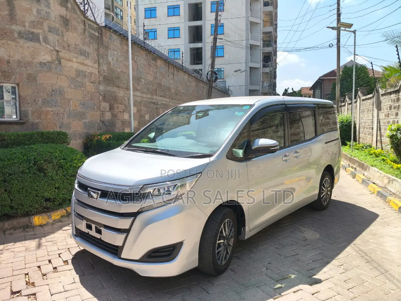 Toyota Noah 2.0 AWD (8 Seater) 2018 Silver
