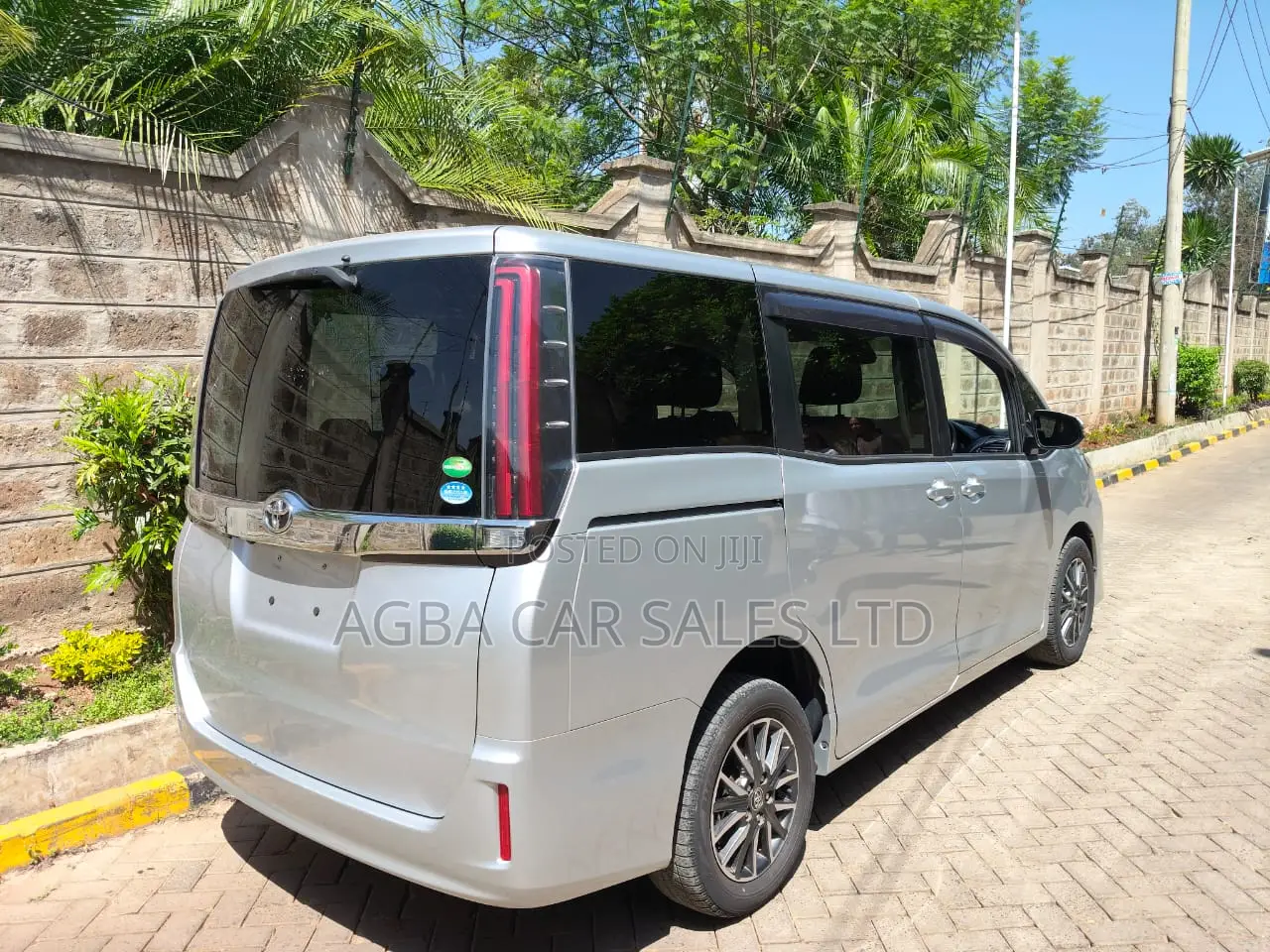 Toyota Noah 2.0 AWD (8 Seater) 2018 Silver