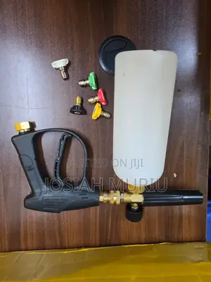 Foam Gun With Alternating Nozzles
