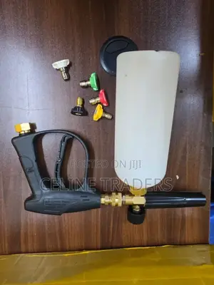 Foam Gun With Alternating Nozzles