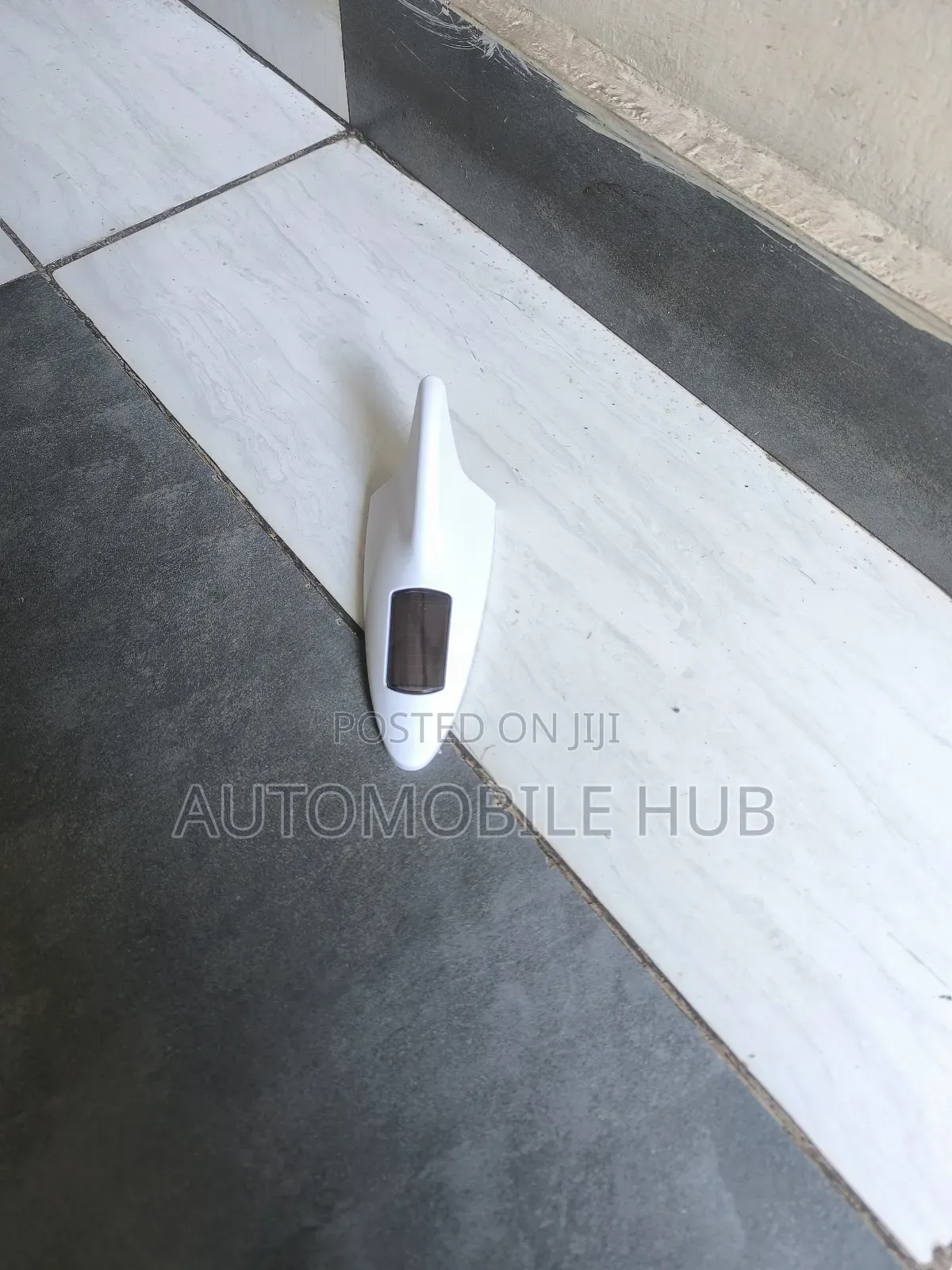 Universal Car Shark Fin With Led Light – Stylish Roof Antenna