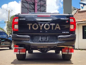 Toyota Hilux Revo Double Cab Deisel 2.4 RWD 2022 Black