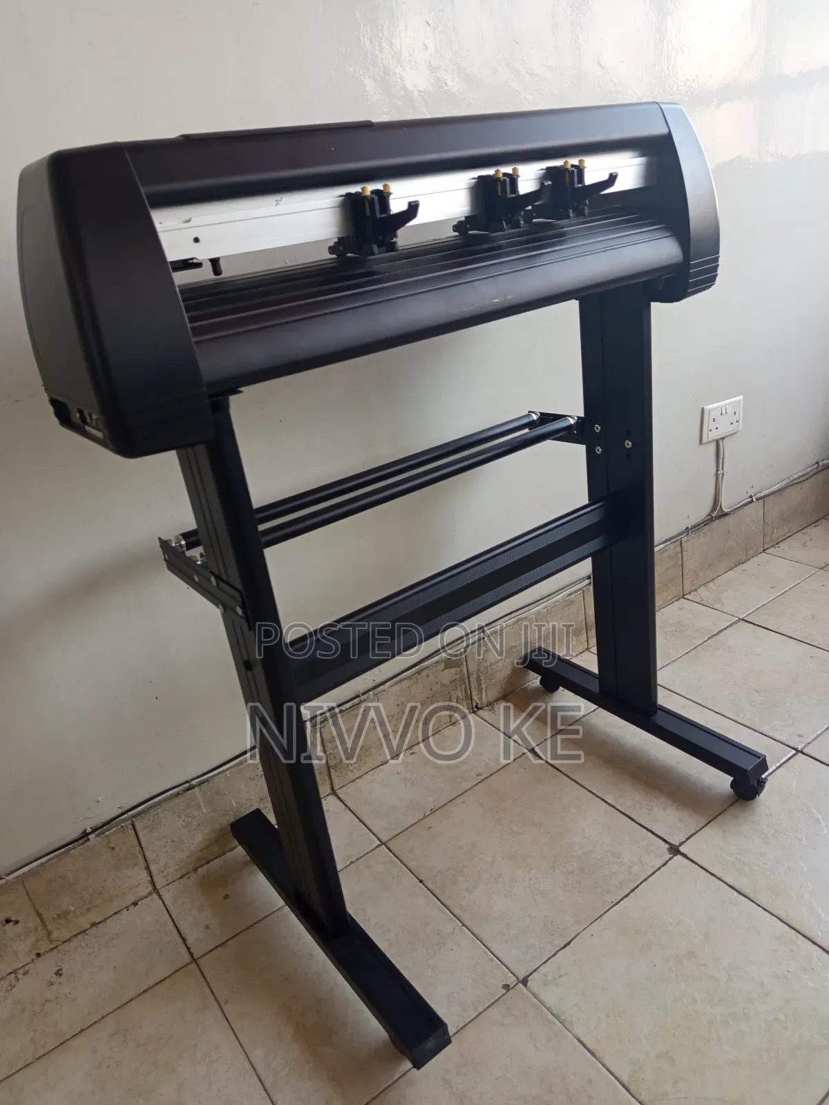 Reliable and Easy to Use 72 Cm Wide Material Cutting Plotter