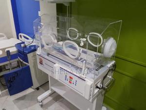 Baby Incubator - thumbnail 2