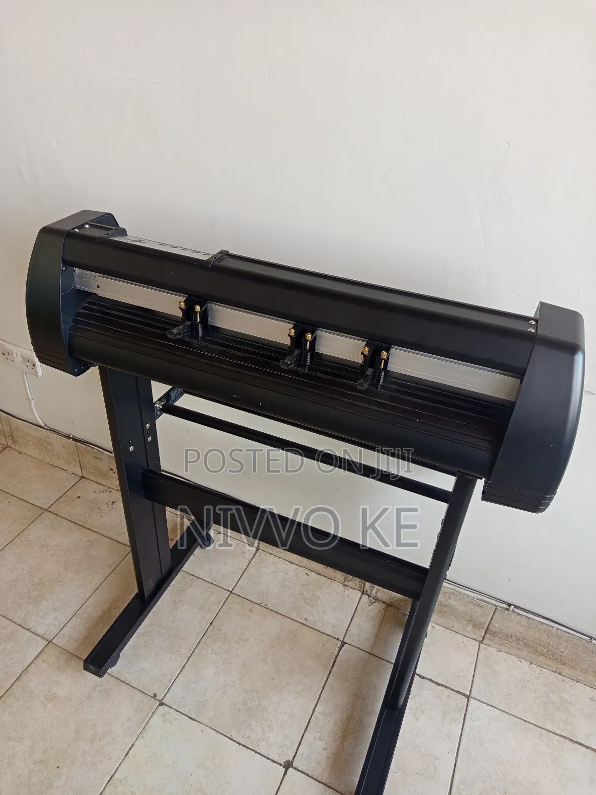 2 Ft Brand New Vinyl Cutting Unit (72 Cm)