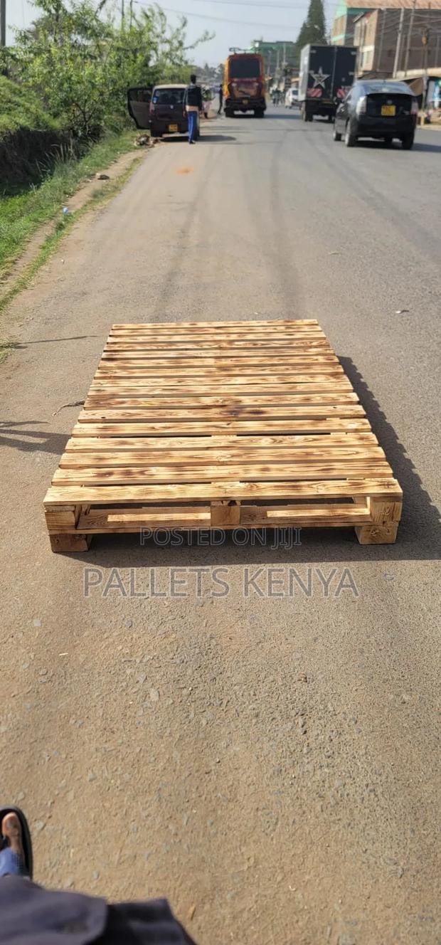 Simple 4by6 Pallet Bed-portable And Space-saving.05 - main view