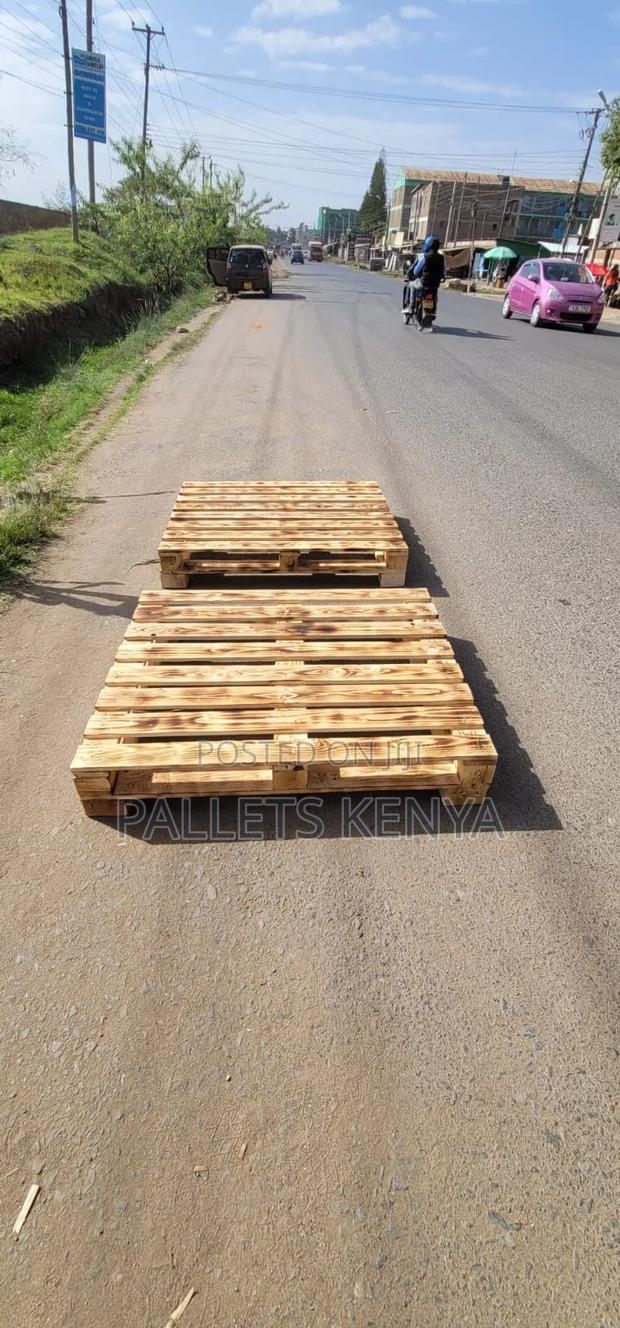 Simple 4by6 Pallet Bed-portable And Space-saving.05 - thumbnail 3