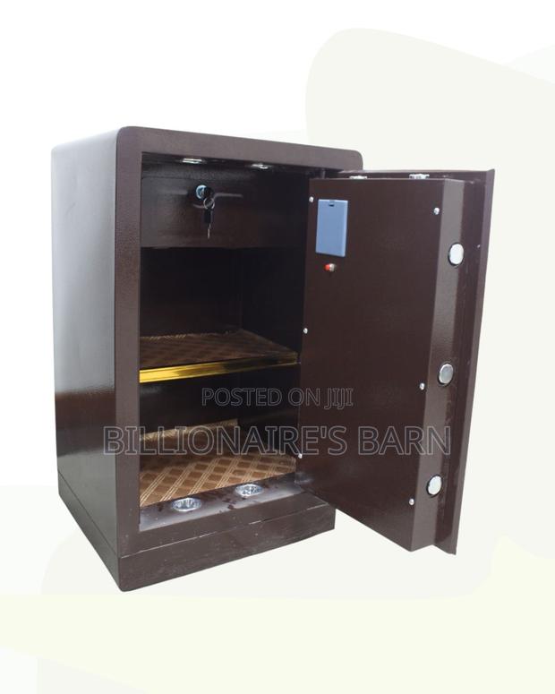 Heavy-duty Fireproof Safe — Serious Protection, Backup Key Included - thumbnail 3