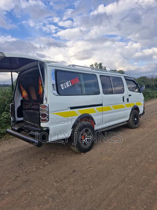 Toyota HiAce 2005 White