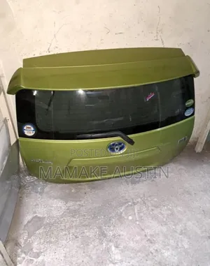 Toyota Aqua Tailgate