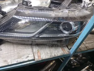 Serena 2018 Headlight