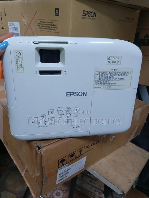 Refurbished Epson Cb S05 Projector (3000 Lumen - main view
