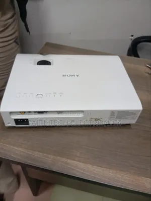 Ex Uk Sony Dx 140 Projector With 3200 Lumens