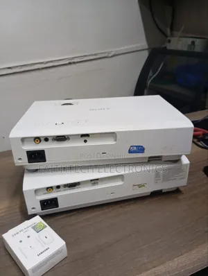 Refurbished Sony Dx 102 Projector (2600 Lumens