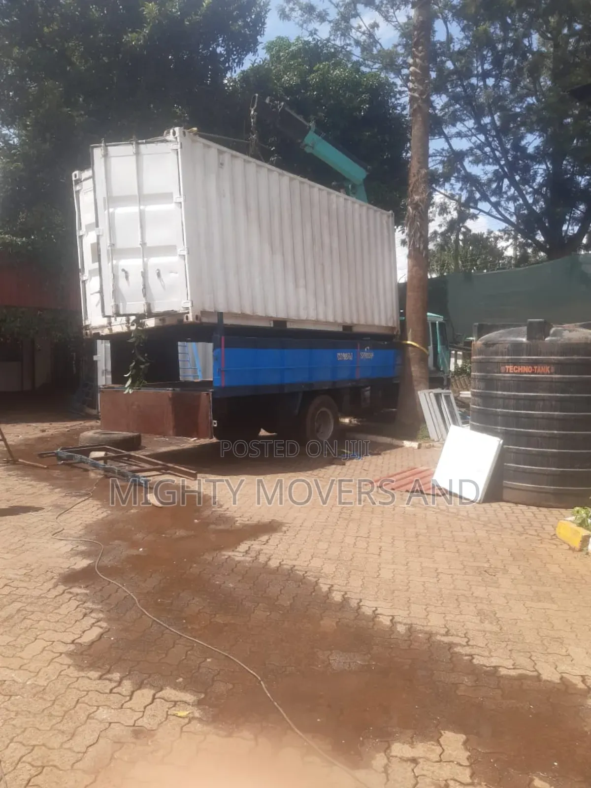 Professional Cranes for Hoisting and Logistics Services Are Available