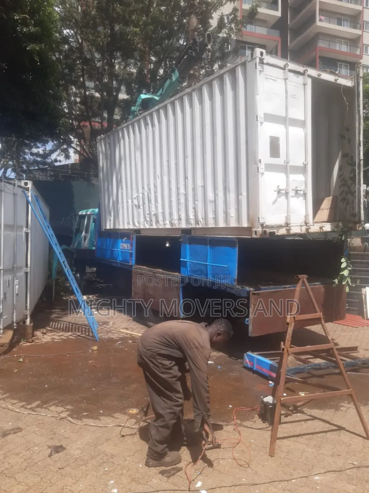 Hoisting Cranes for Logistics and Errands Are Readily Available