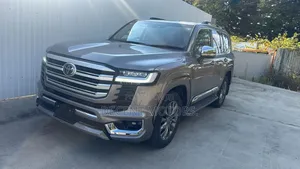 Toyota Land Cruiser LC300 2023 Gold
