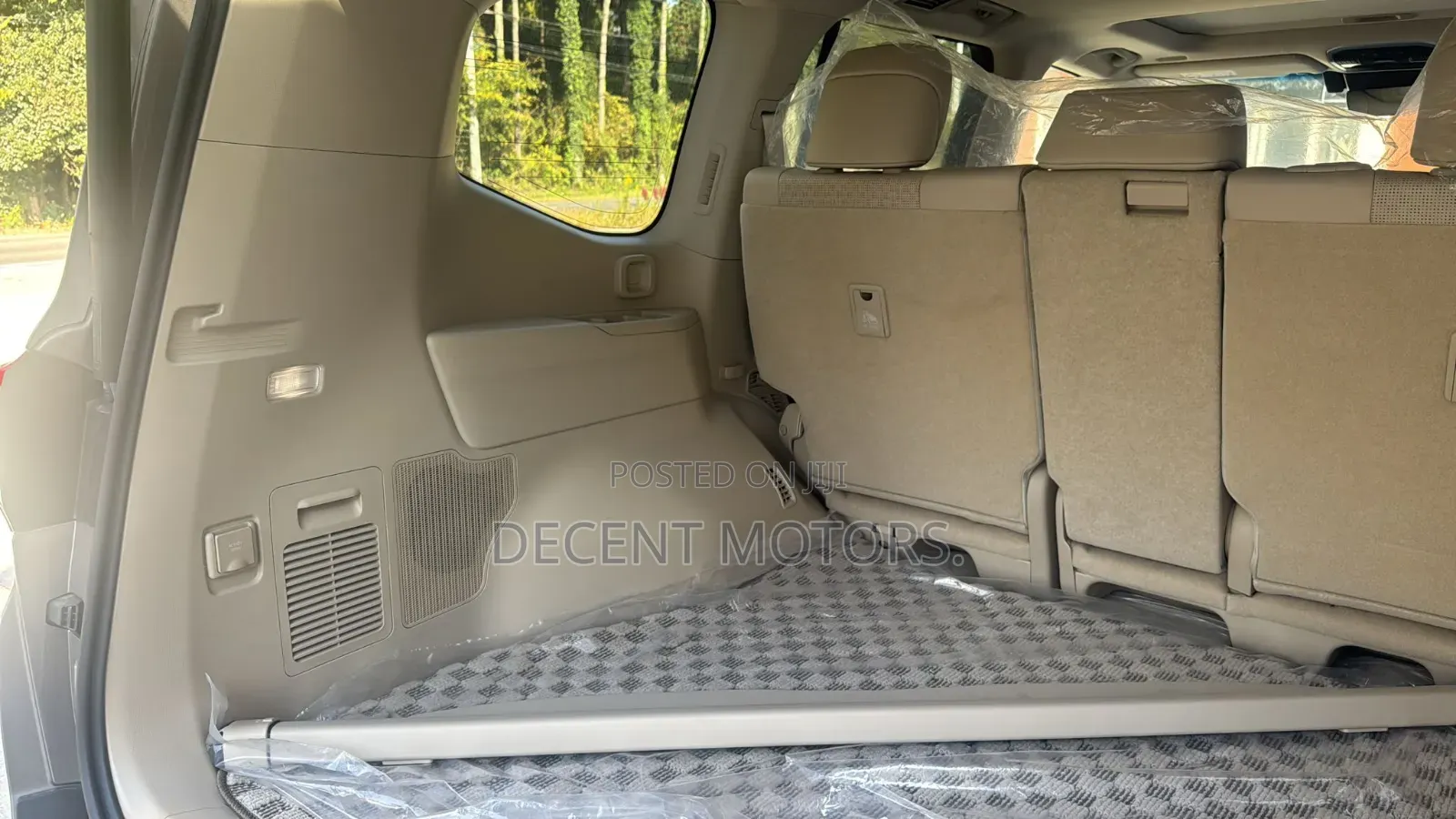 Toyota Land Cruiser LC300 2023 Gold