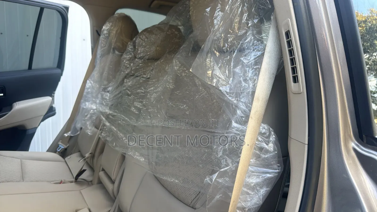 Toyota Land Cruiser LC300 2023 Gold