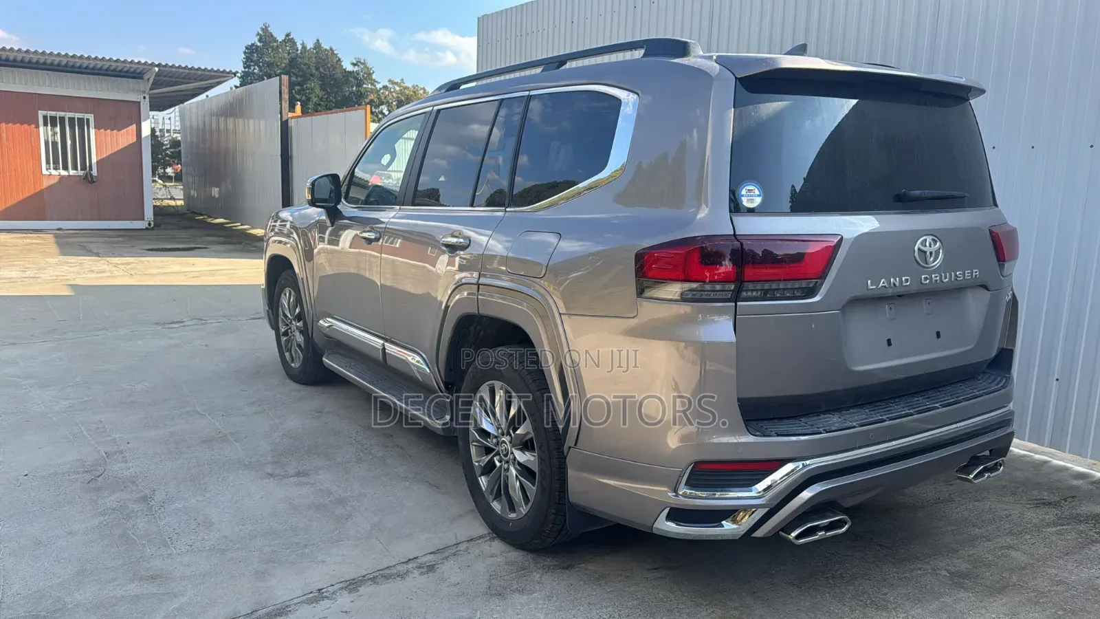 Toyota Land Cruiser LC300 2023 Gold
