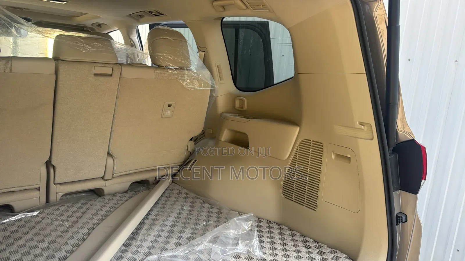 Toyota Land Cruiser LC300 2023 Gold