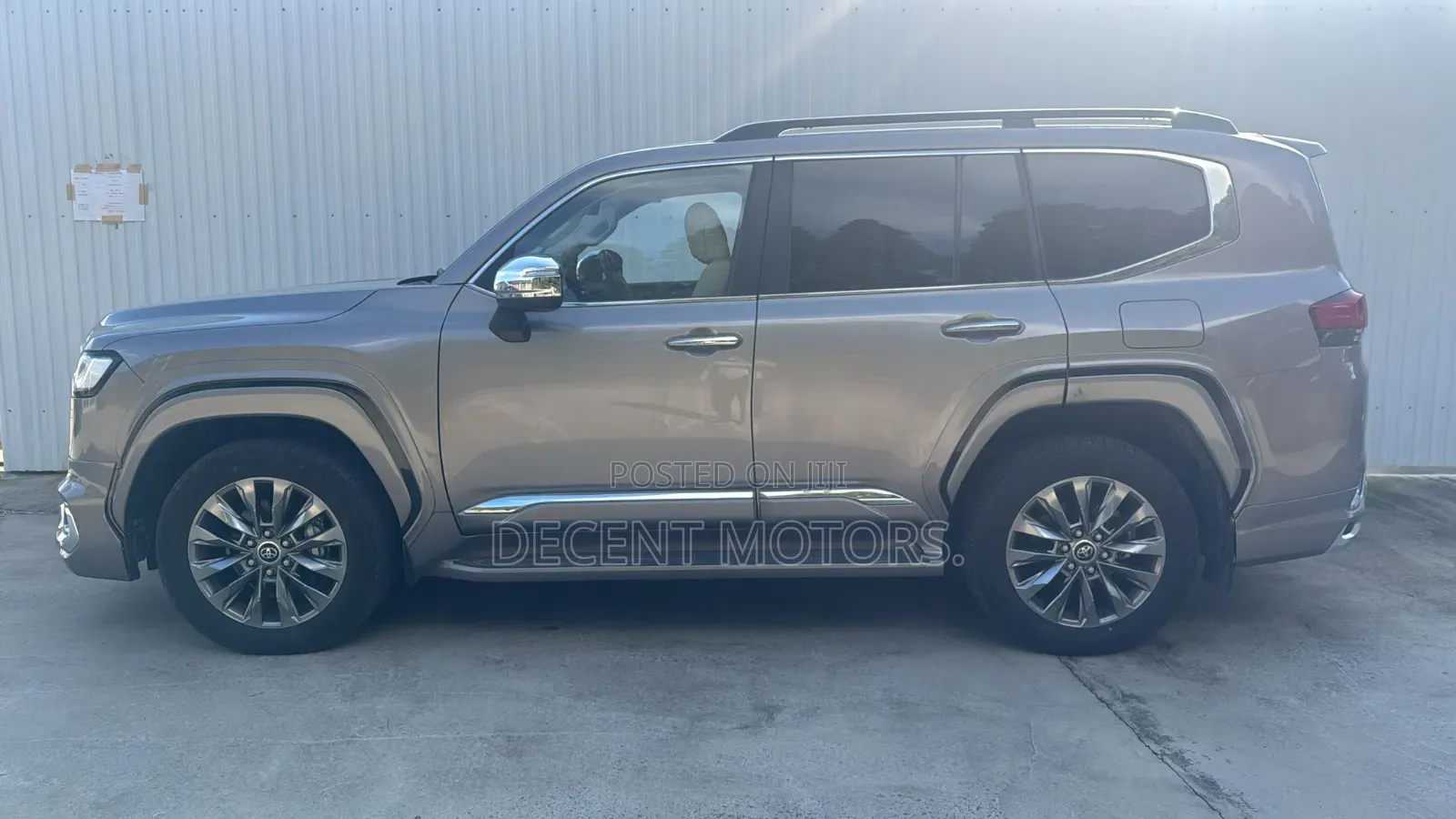 Toyota Land Cruiser LC300 2023 Gold