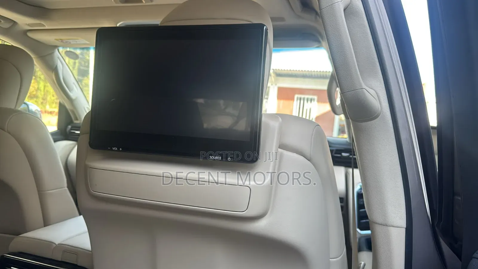 Toyota Land Cruiser LC300 2023 Gold