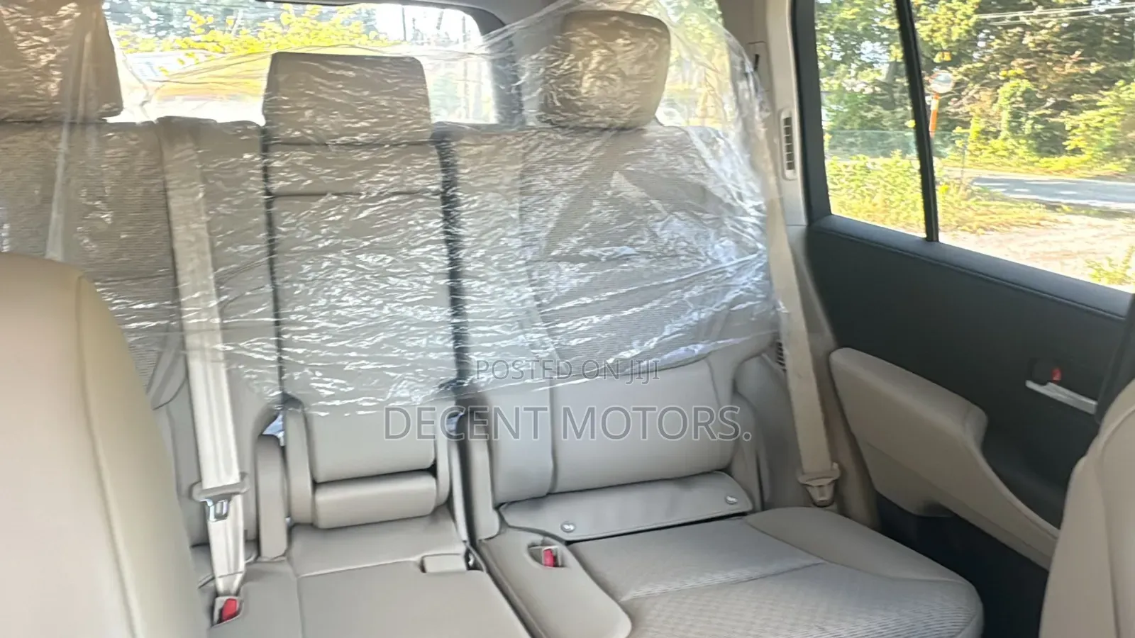 Toyota Land Cruiser LC300 2023 Gold