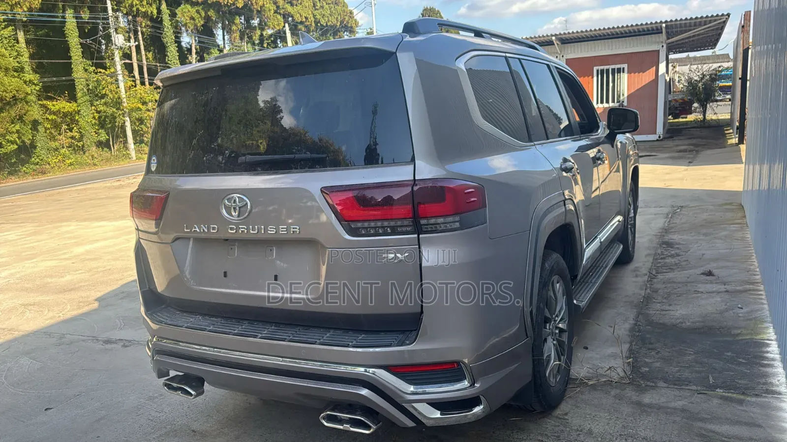 Toyota Land Cruiser LC300 2023 Gold