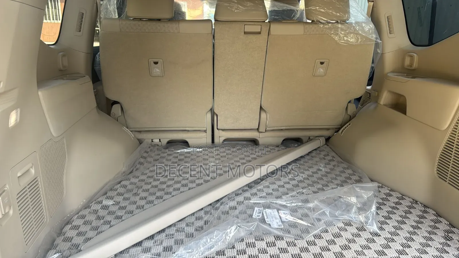 Toyota Land Cruiser LC300 2023 Gold