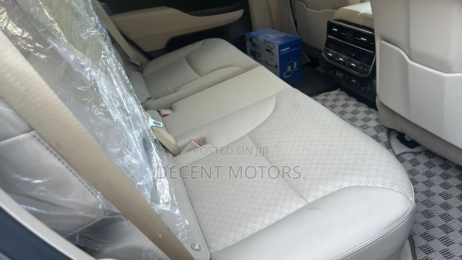 Toyota Land Cruiser LC300 2023 Gold