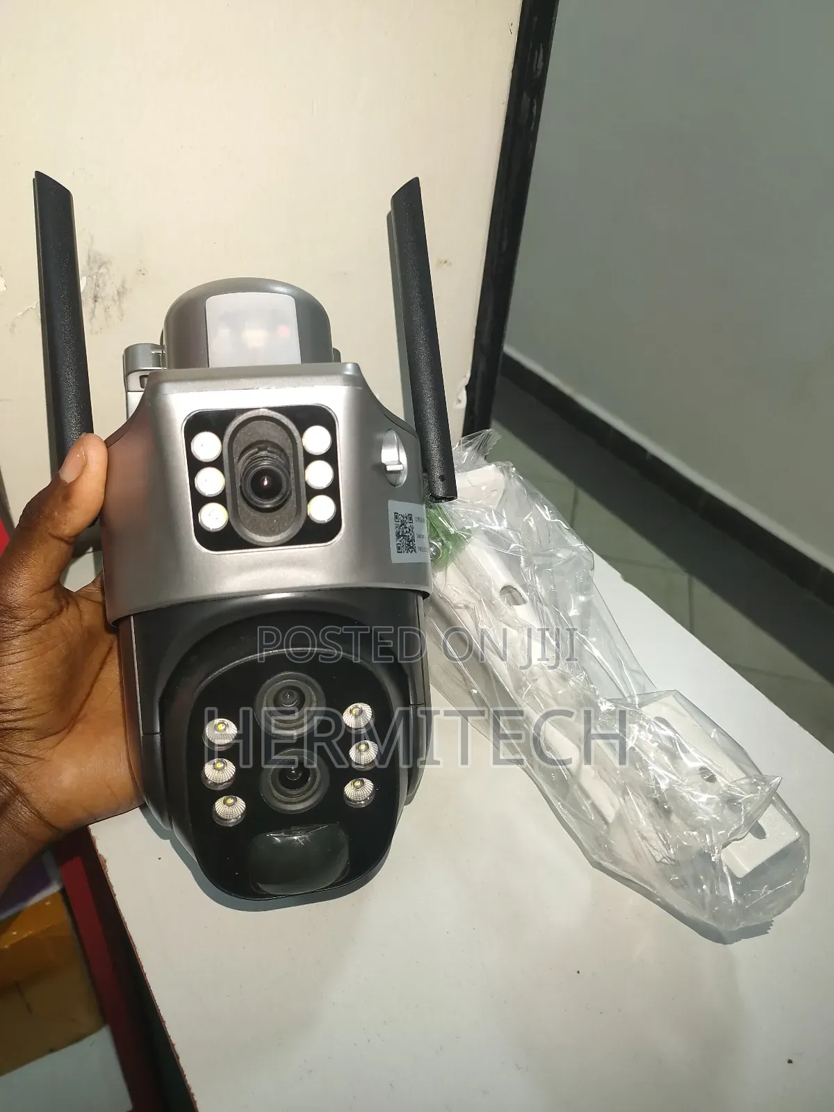 Solar Powered 10x Optical Zooming Dual Lense 4g Camera