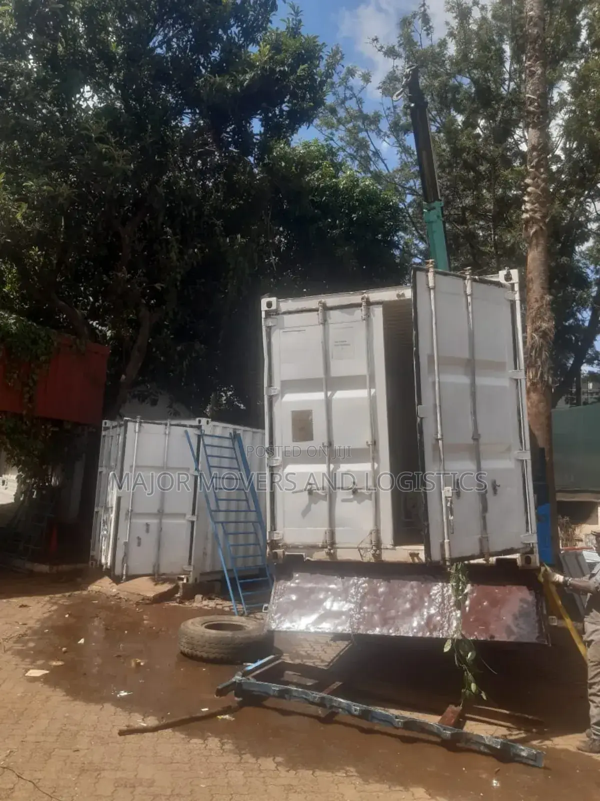 Trucks With Lifting Cranes Are Readily Available for Jobs and Errands