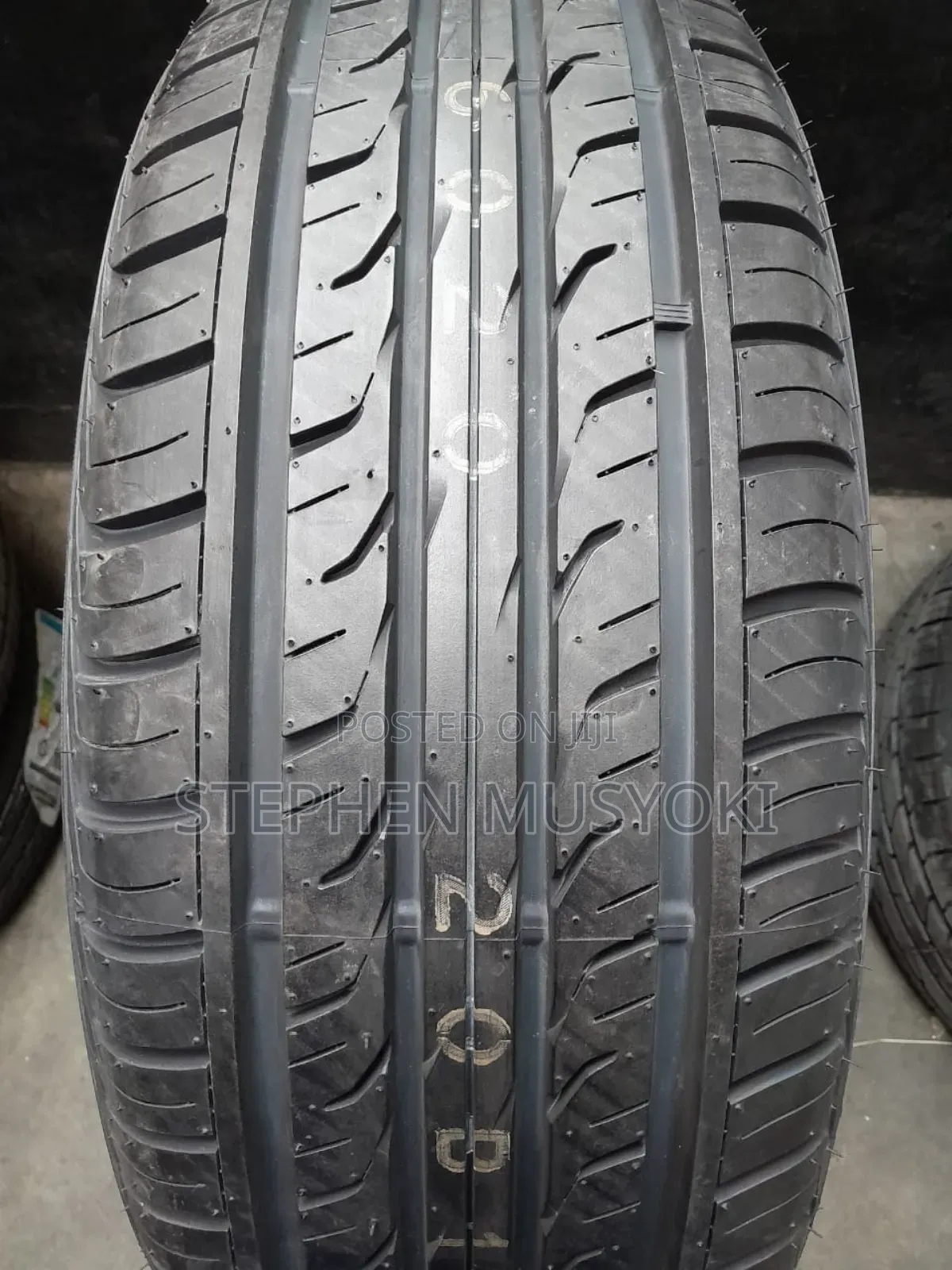 235/55r19 Dunlop Tyre