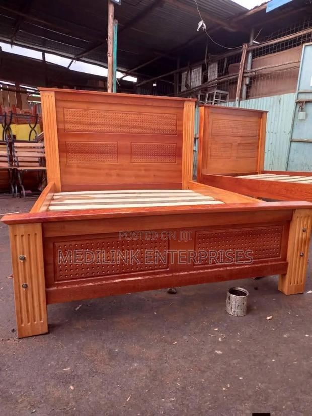 Mahogany Vanish 5*6 Beds Queen Sized