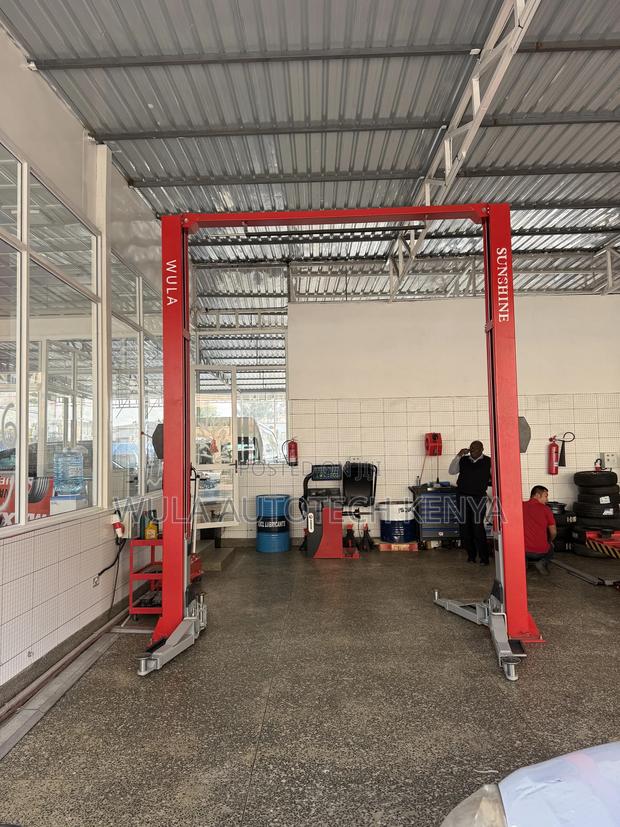 Heavy Duty Two Post Lift Machine - main view