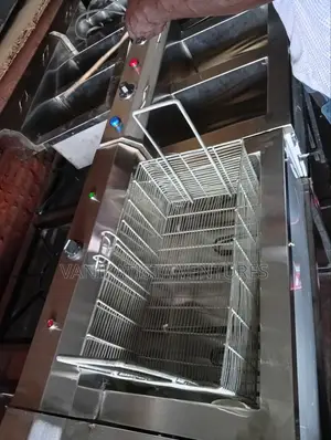 Brand New Electric Deep Fryer Machine. High Production Rate