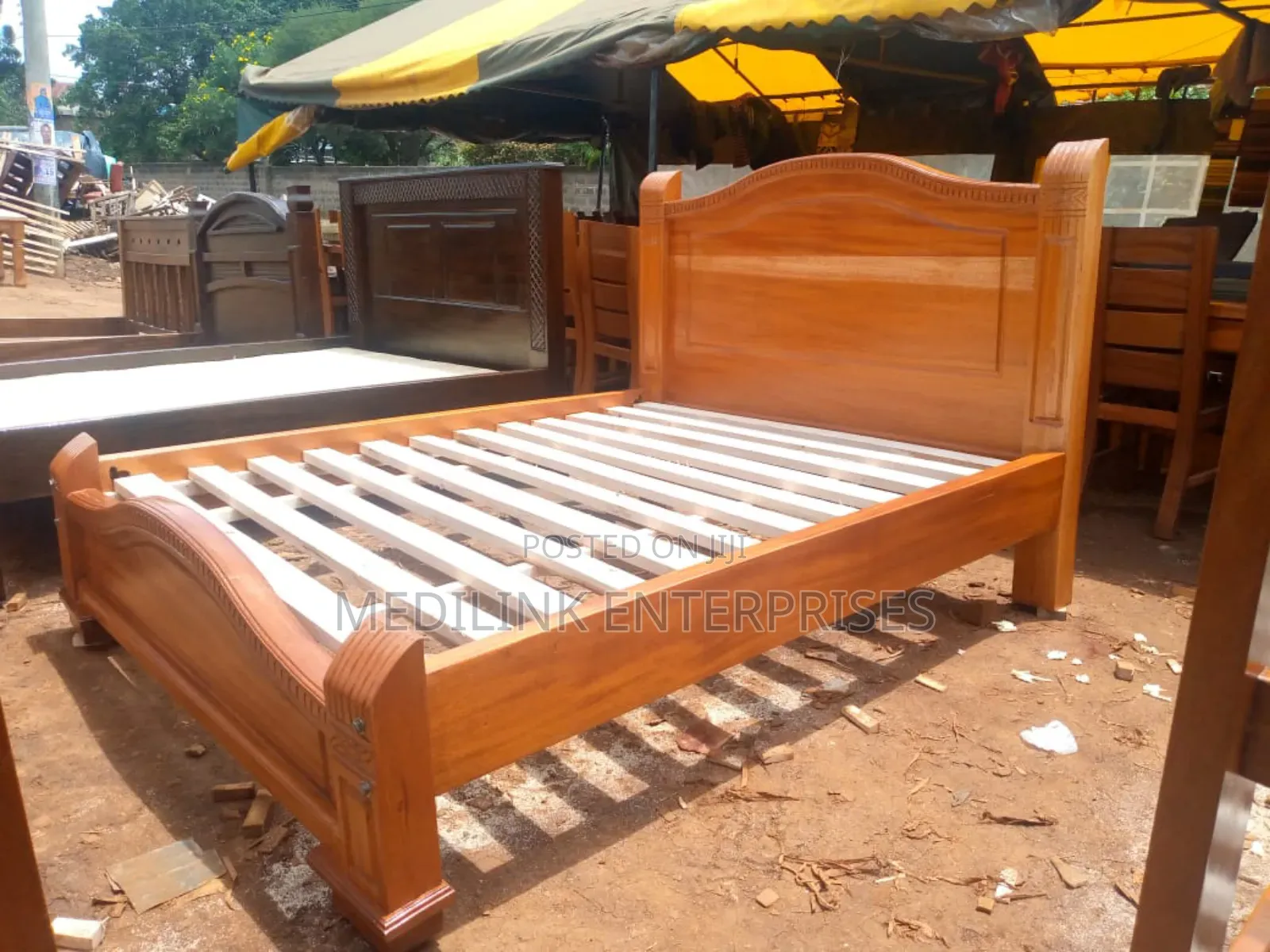 Mahogany Crafted 5*6 Queen Sized Umbr Bed