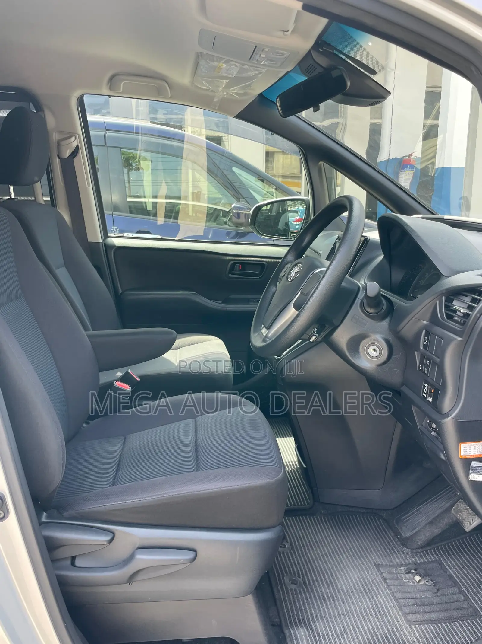 Toyota Voxy 2019 Silver